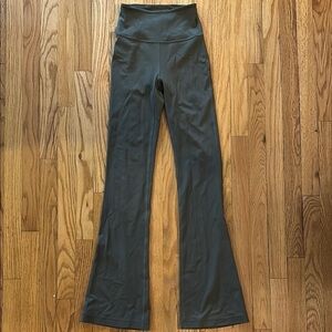 Lululemon sz 2 Groove Super-High-Rise Flared Pant Nulu Regular Army Green